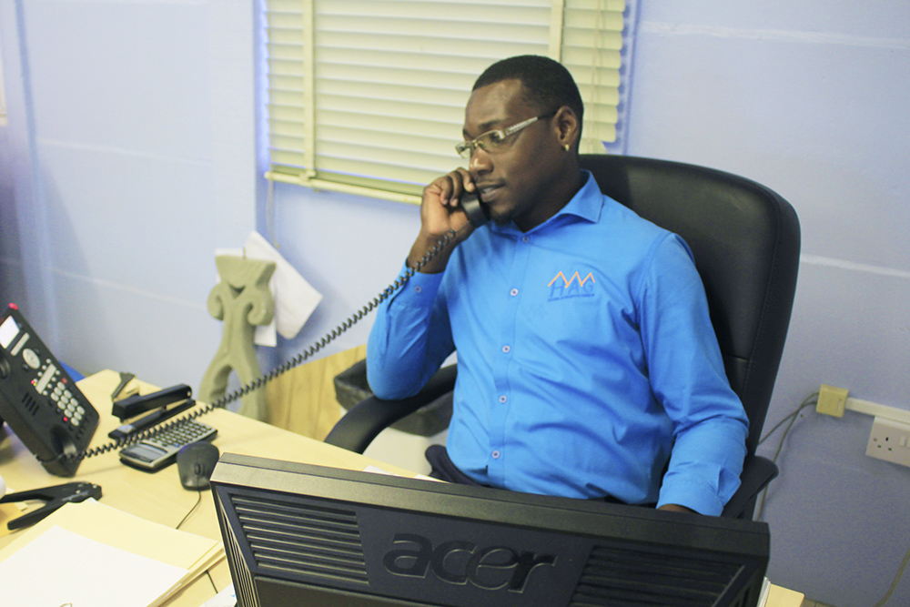 HAG colleague assisting an enquiry by telephone